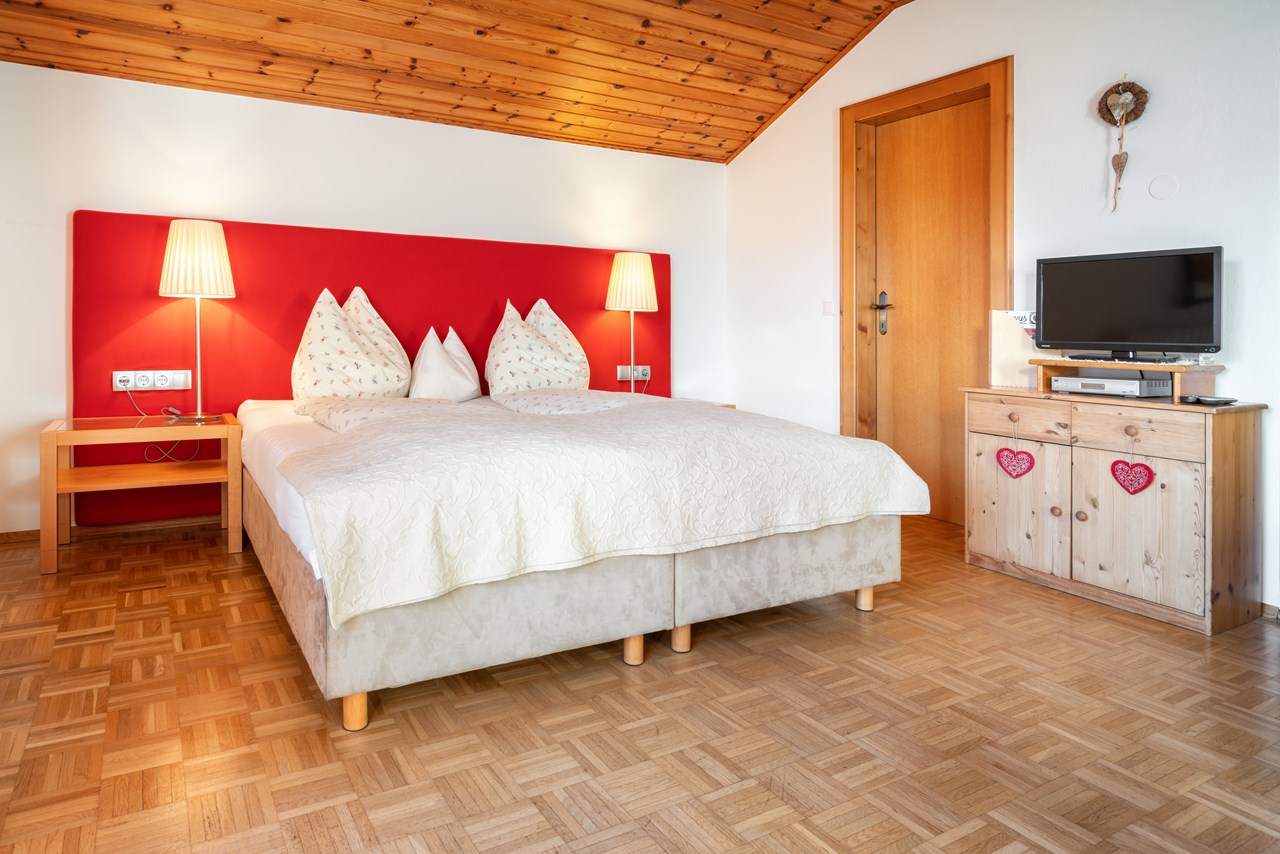 Bio-Bergbauernhof Weger Presentatie van de kamers Vakantiewoning "Zwaluwnest"