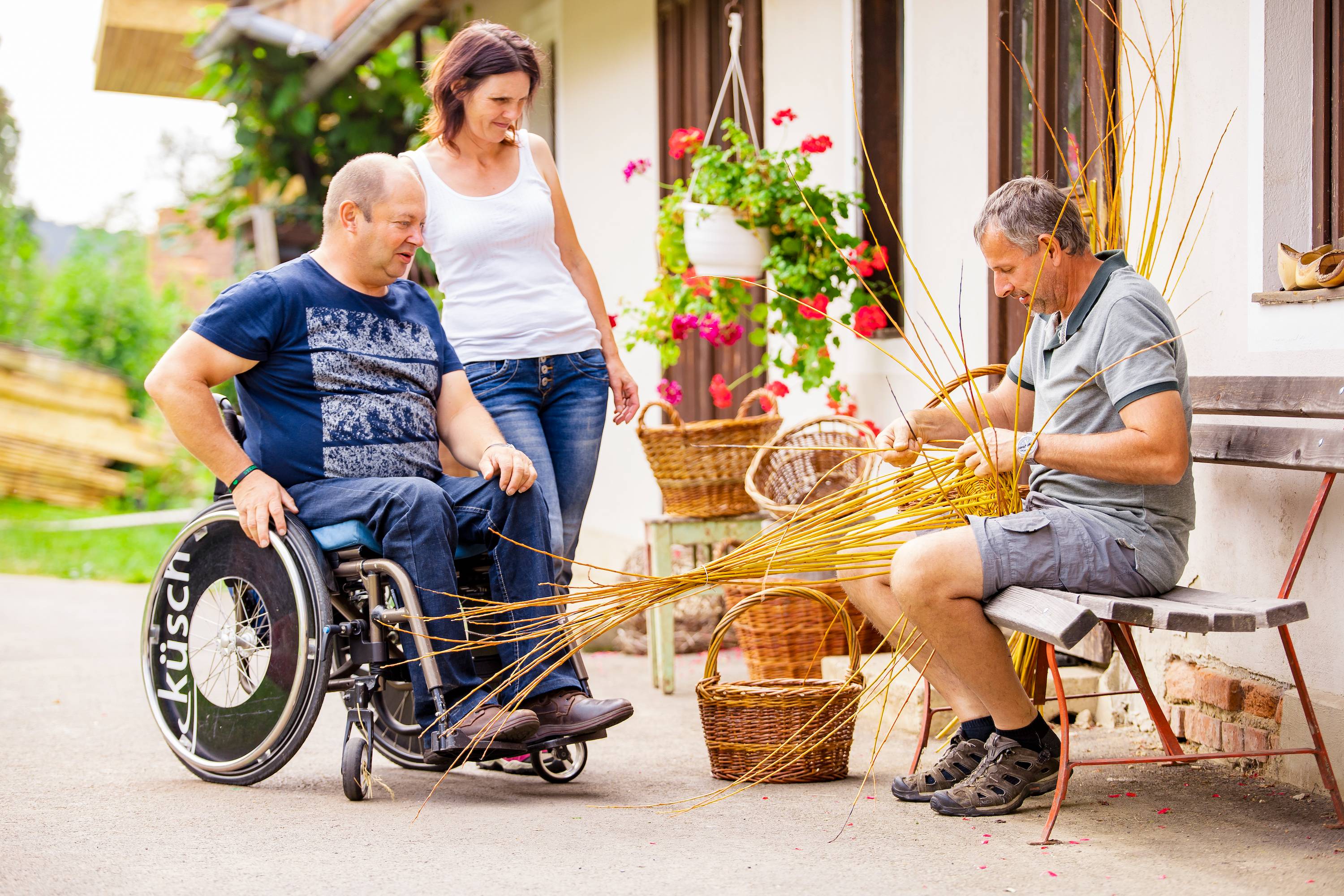 Ferien Bauernhof: Hofhandwerk am barrierefreien Bio Bauernhof - Landhaus Bender  - Attività, Cortile della fattoria