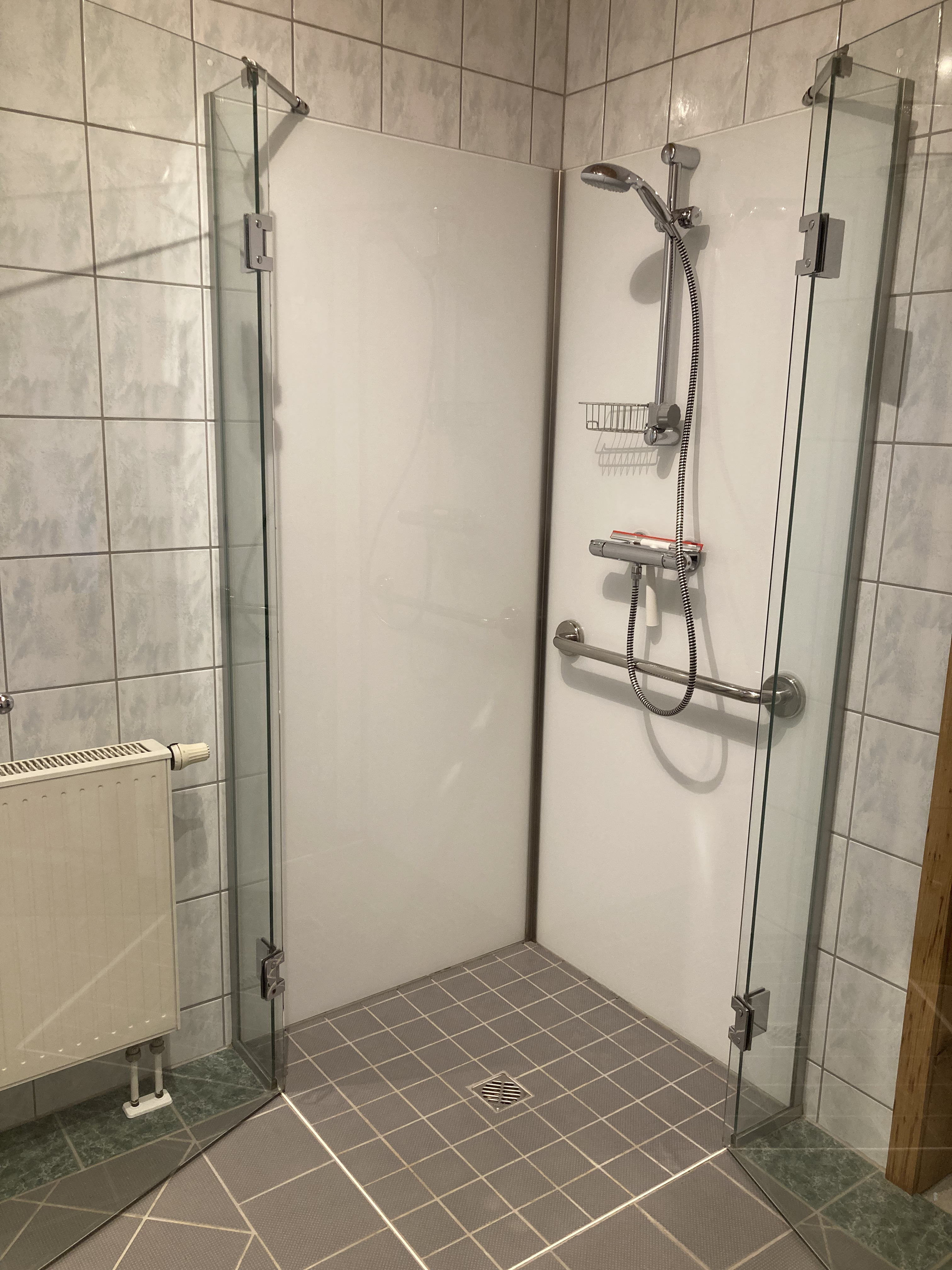 Ferien Bauernhof: Dusche barrierefrei - Landhaus Bender  - Camera