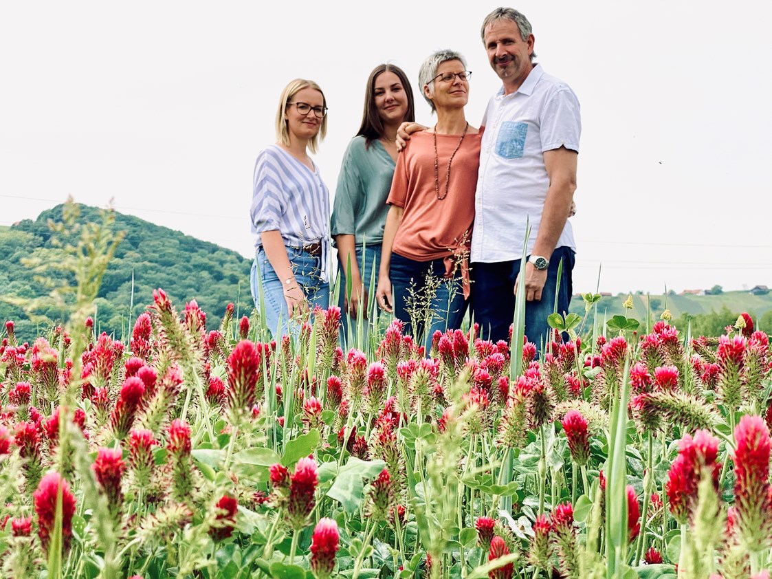Ferien Bauernhof: Hinter dem Landhaus Bender steht unsere Familie, die es sich zur Aufgabe gemacht hat, euch einen unvergesslichen Urlaub in der Steiermark zu ermöglichen! - Landhaus Bender Bio Bauernhof
