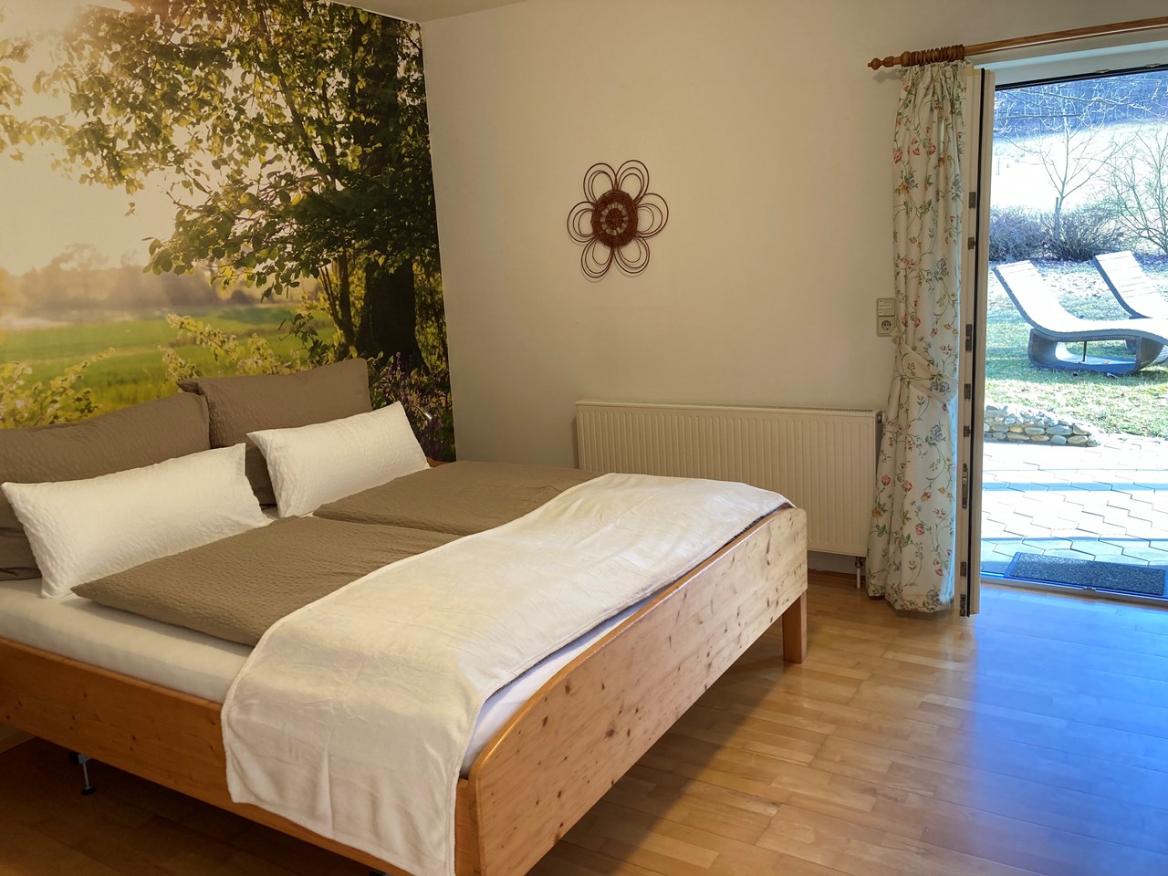 Landhaus Bender  Vorstellung der Zimmer Wohnung Gartenlust (barrierefrei) mit 2 Schlafzimmer,Terrasse u. Garten