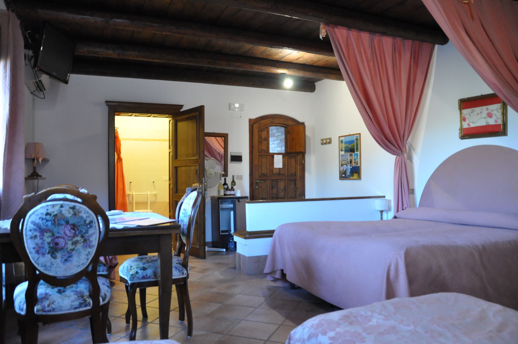 Agriturismo La Campana Presentatie van de kamers Vierpersoonskamer