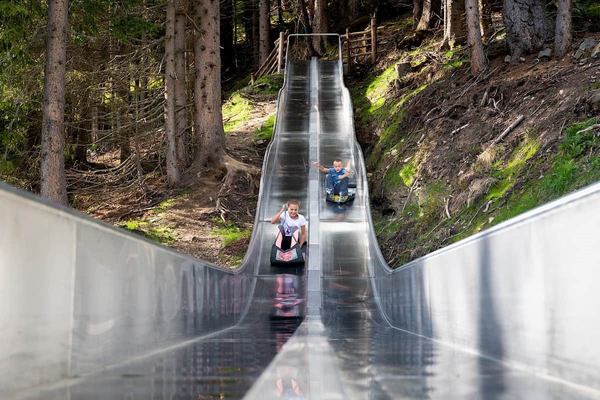 Hauserhof Destinacije Panoramska pot in tobogan v Wildkogel Areni Pohodništvo in drsanje je počitniški moto