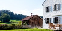 Urlaub auf dem Bauernhof - Bio-Bauernhof - Oberbayern - Gesindehaus und Garten - Gut Grasleiten