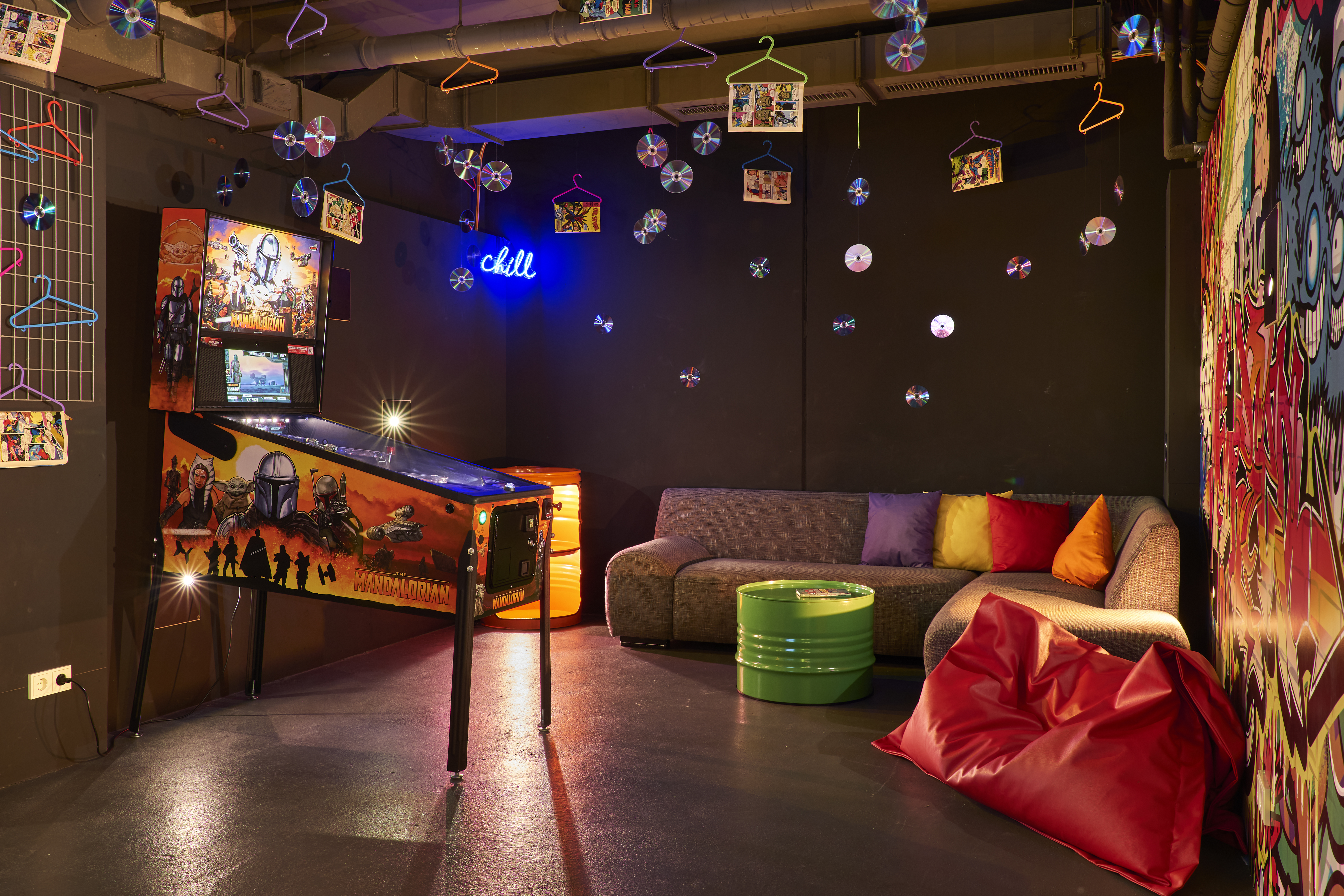 Ferien Bauernhof: Auch für unsere Teenies gibt's einen Rückzugsort mit Flipper - Familotel Schreinerhof - 4 Sterne Superior 