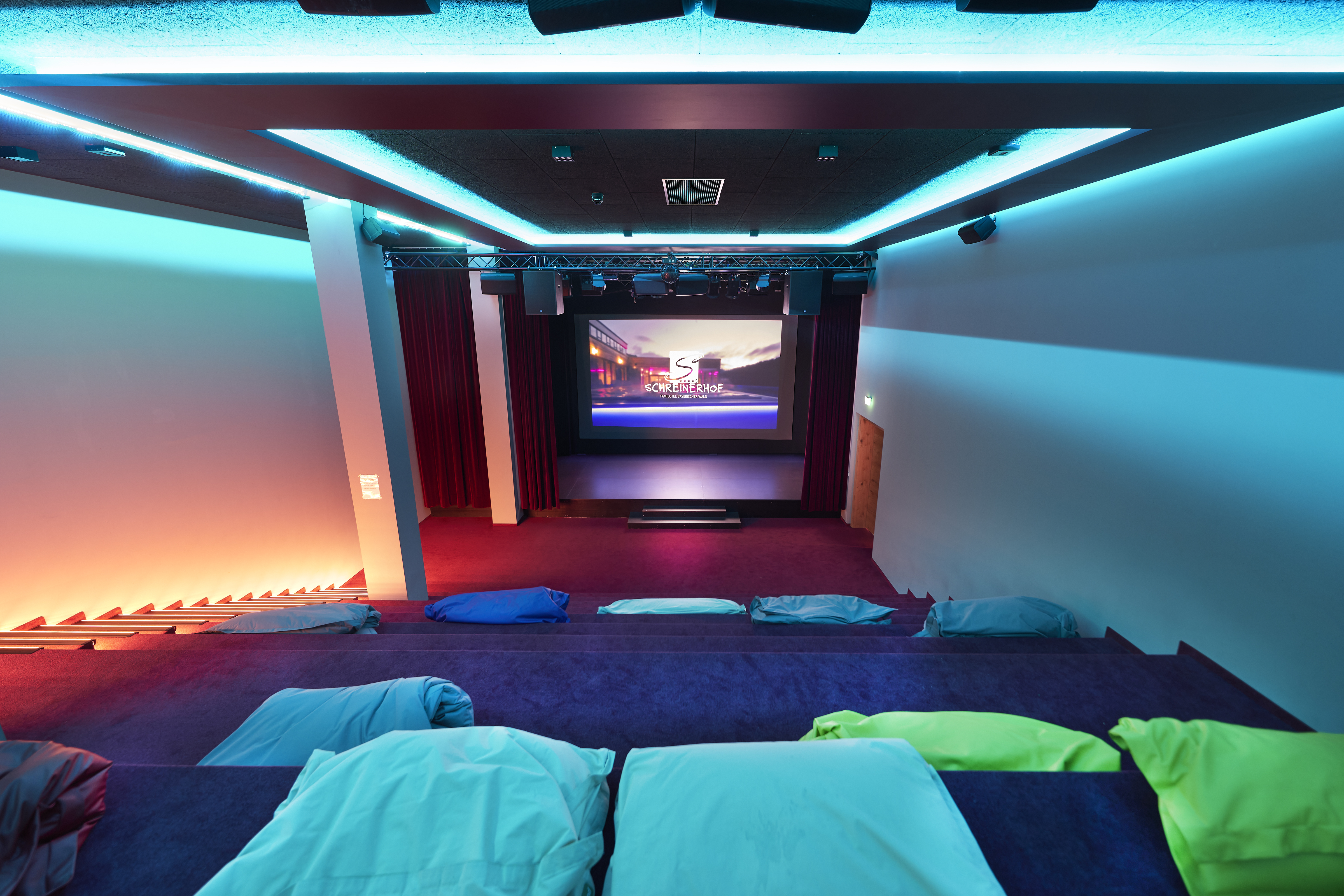 Ferien Bauernhof: Hauseigenes Kino im Schreinerhof - Familotel Schreinerhof - 4 Sterne Superior 