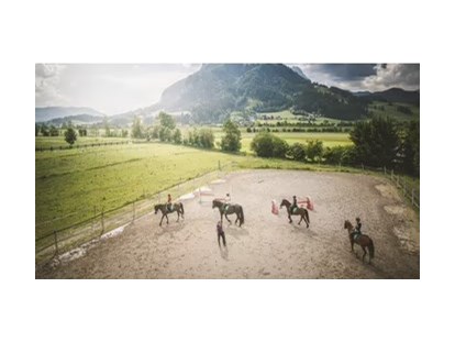 Urlaub auf dem Bauernhof - Art der Vergünstigung: Rabatt - Kirchdorf in Tirol - Familotel Landgut Furtherwirt Reiten nach der Babypause