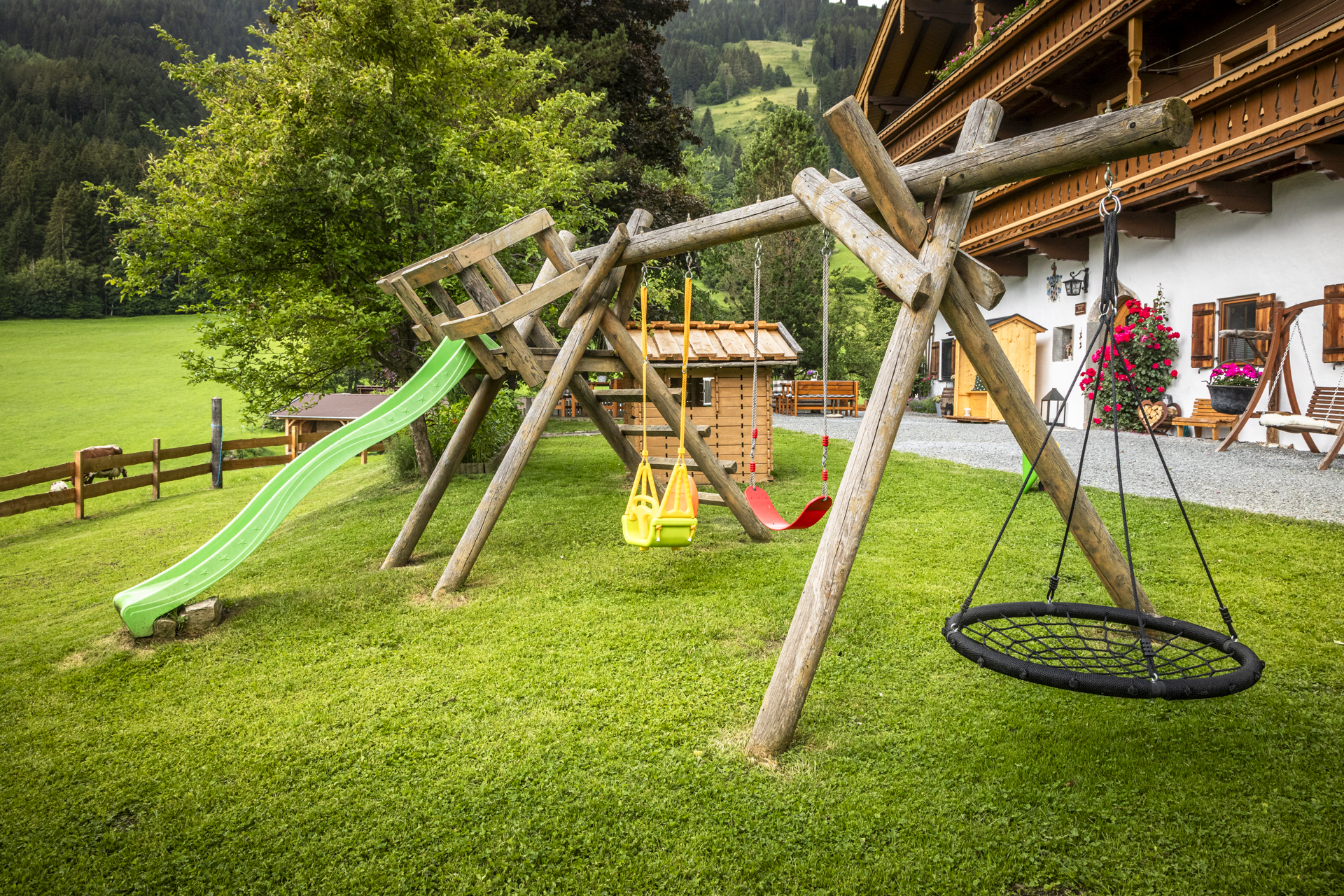 Ferien Bauernhof: Kinderspielplatz - Appartement Vorderkasbichlhof - Pension Schmiderer
