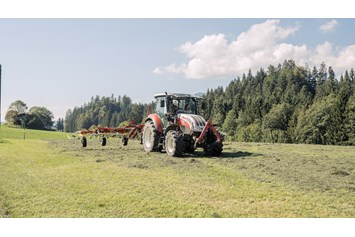 Ferien Bauernhof: Traktorfahren - Feriengut Unterhochstätt