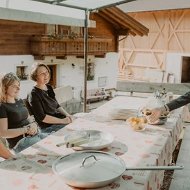 Ferien Bauernhof: Beim Grillen in geselliger Runde - Gogerer Hof