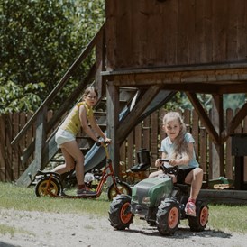 Ferien Bauernhof: Kinderspielplatz- draußen spielen, barfuß laufen, die Welt endecken - Gogerer Hof