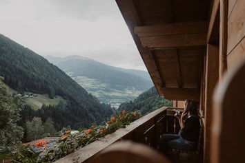 Ferien Bauernhof: Balkon der Ferienwohnung Tom mit Blick auf den Rosskopf - Gogerer Hof