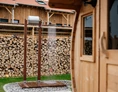 Ferien Bauernhof: Saunabereich mit Regendusche und Kübel - Raschbrunnenhof - Ökolandbau & Erholung