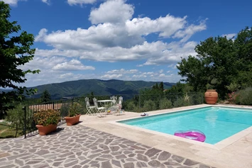 Ferien Bauernhof: Unser erfrischender Pool mit atemberaubendem Panorama - Agriturismo Casa Bivignano - Toskana