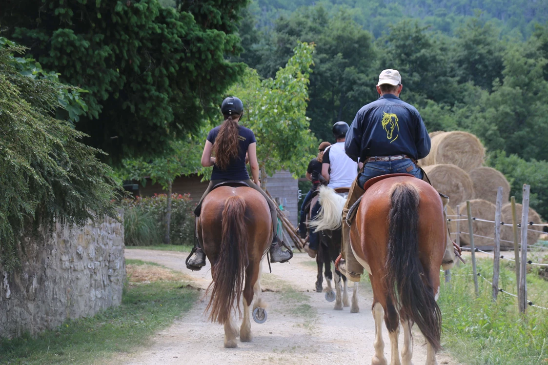 Ferien Bauernhof: Unsere Gäste kehren nach einem schönen Ausritt zum Hof zurück - Agriturismo Casa Bivignano - Toskana