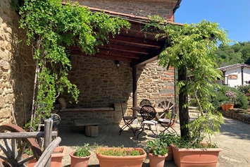 Ferien Bauernhof: Pergola vom Hexenhäuschen - Agriturismo Casa Bivignano - Toskana