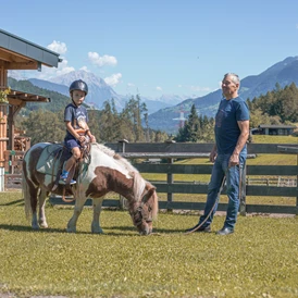 Ferien Bauernhof: Pony reiten - Kinderbauernhof Albeineler Pitztal Tirol