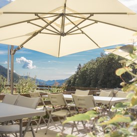 Ferien Bauernhof: Unsere Terrasse vom Restaurant - Berghof Montpelon
