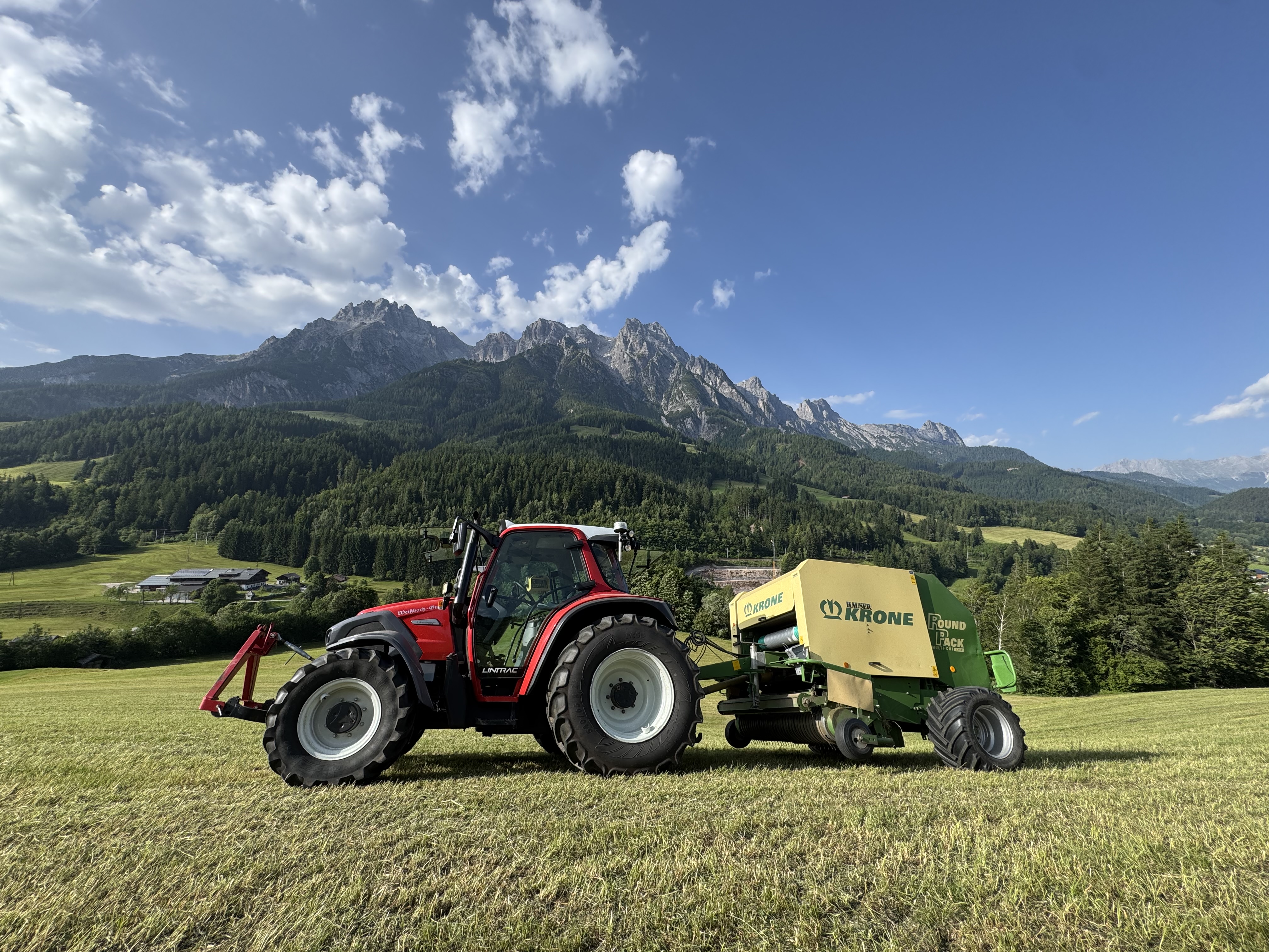 vacation on the farm - Flachau - Heu Arbeit - Urlaub am Bauernhof Weißbacher - Weißbachgut