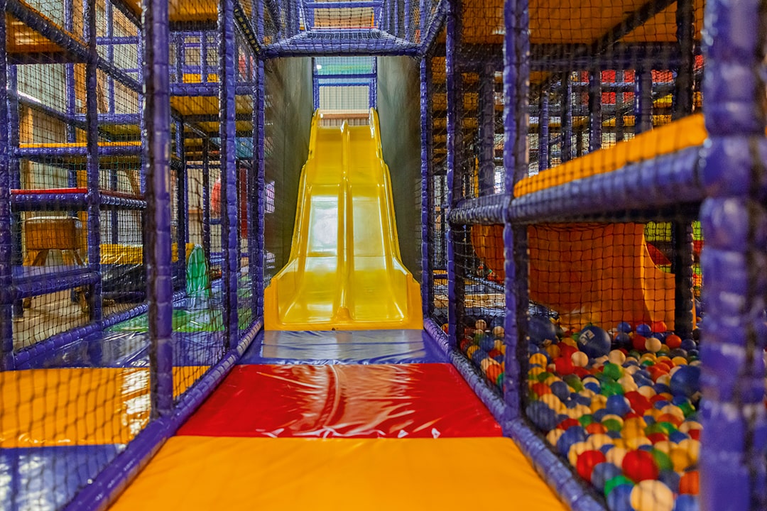 Ferien Bauernhof: Beheiztes Indoor Tobeland mit Rutsche, Bällebad uvm. - Ostsee Ferienhof Bendfeldt (Bauer Martin)