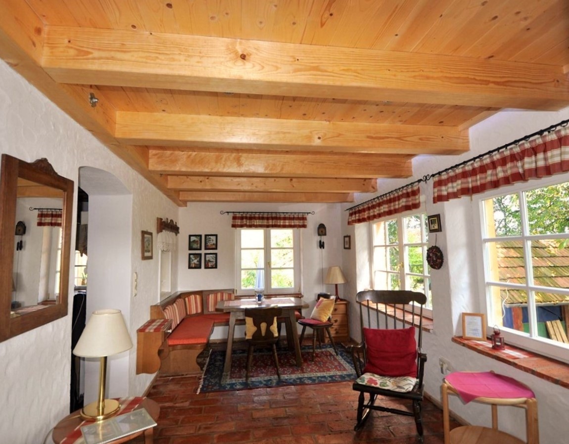 počitnice na kmetiji - Hunde: erlaubt - Deutschlandsberg - Veranda mit Essecke
Gemütliche Essecke mit Blick in den großen Naturgarten. - Altes Gehöft am Lormanberg