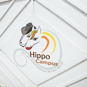 Ferien Bauernhof - Eingang - Hippo-Campus Reit- und Therapiezentrum