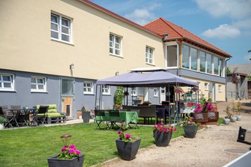 Ferien Bauernhof: Gebäude und Innenhof - Hippo-Campus Reit- und Therapiezentrum