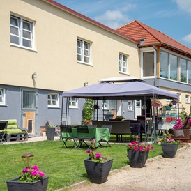 Ferien Bauernhof: Gebäude und Innenhof - Hippo-Campus Reit- und Therapiezentrum